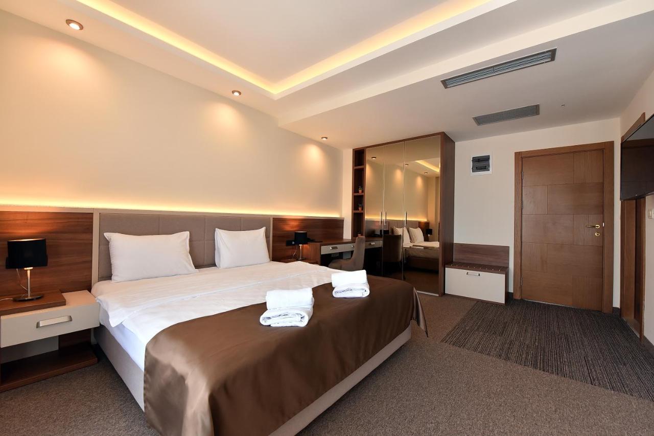Standard Queen Room