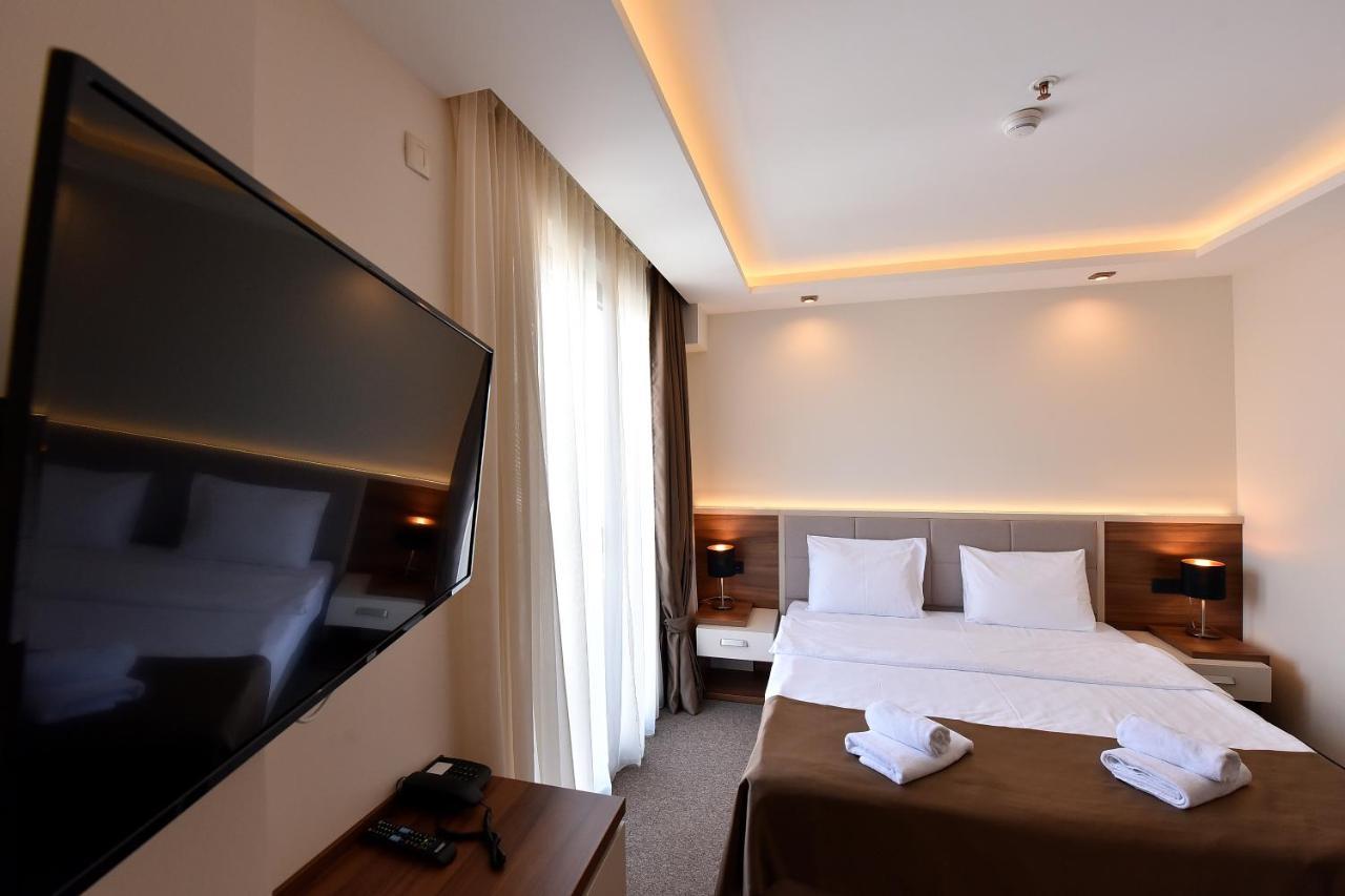Standard Queen Room