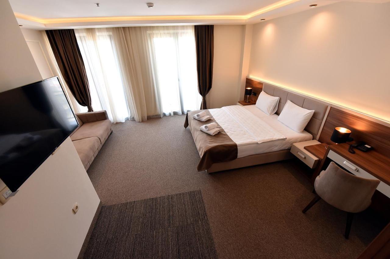 Standard Queen Room