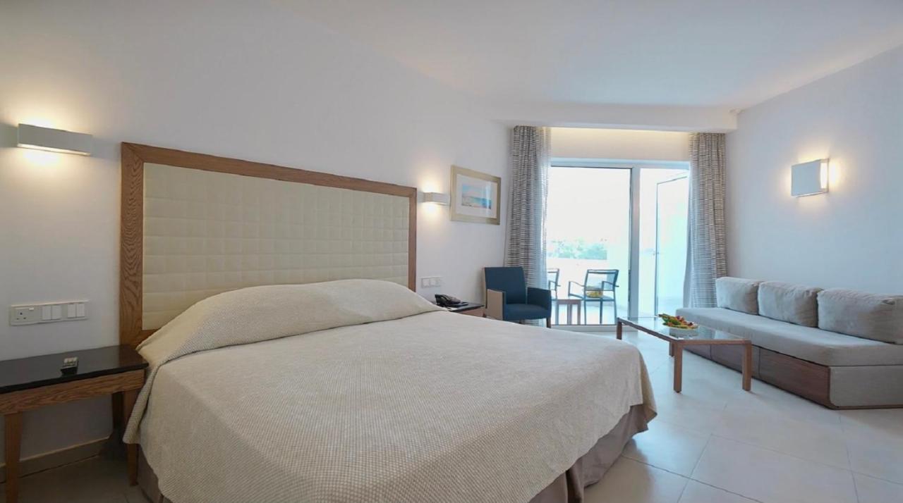 Deluxe Double or Twin Room Side Sea View