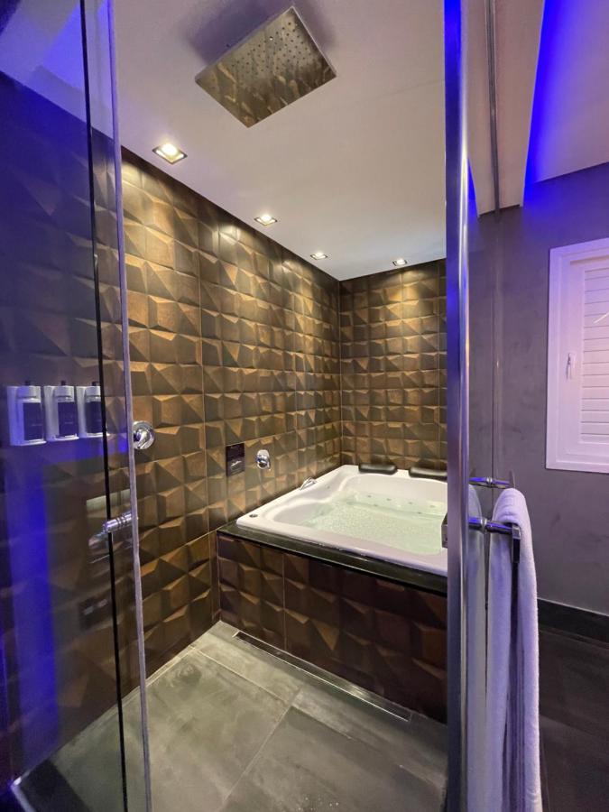 King Suite Spa Bath