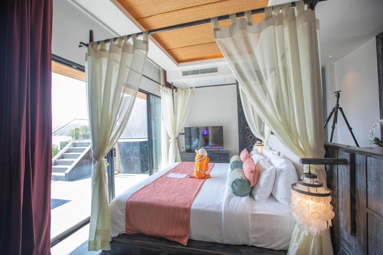 Suite Luna de Miel con jacuzzi, piscina y vistas al mar
