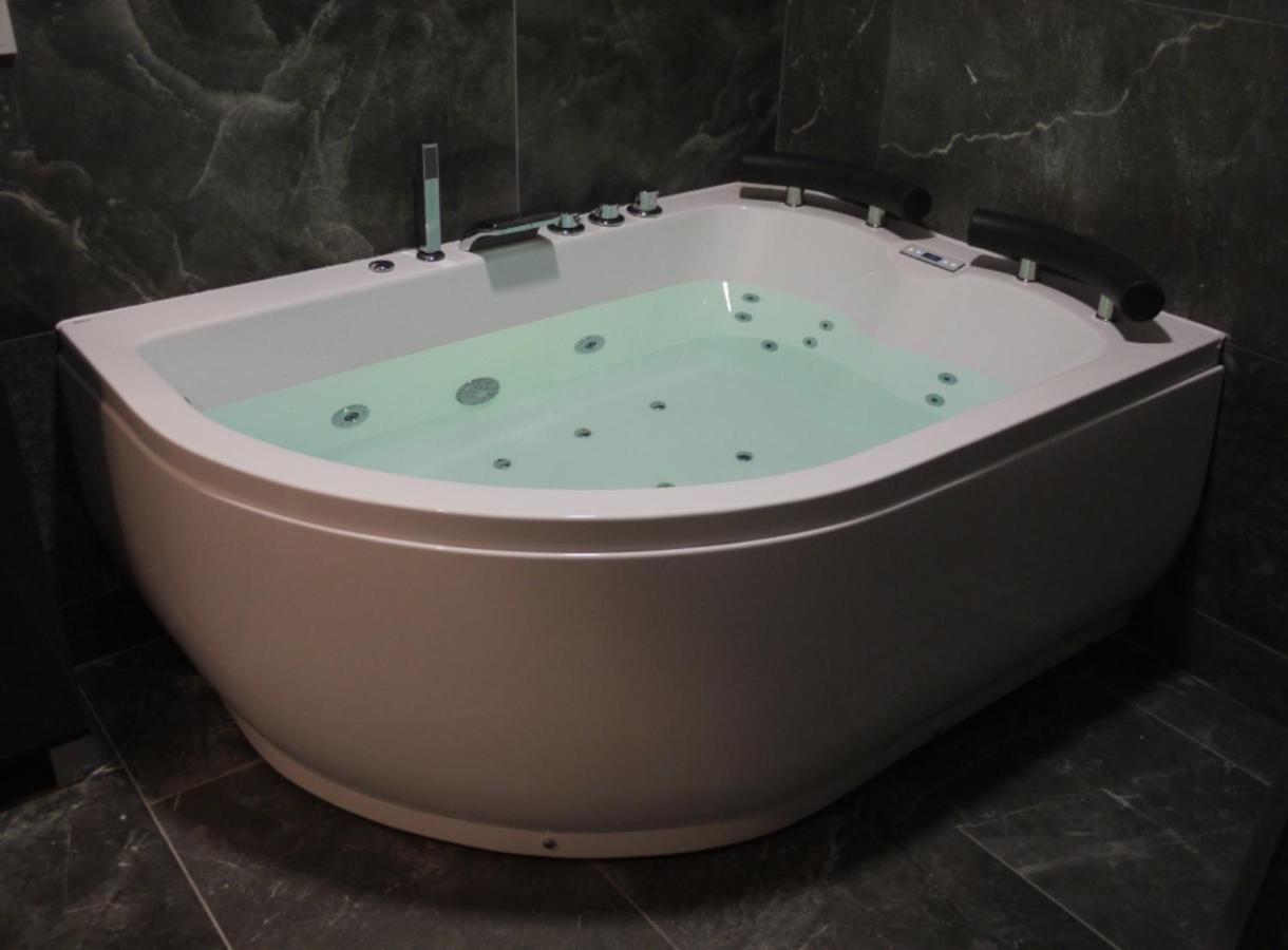 Suite Hot Tub