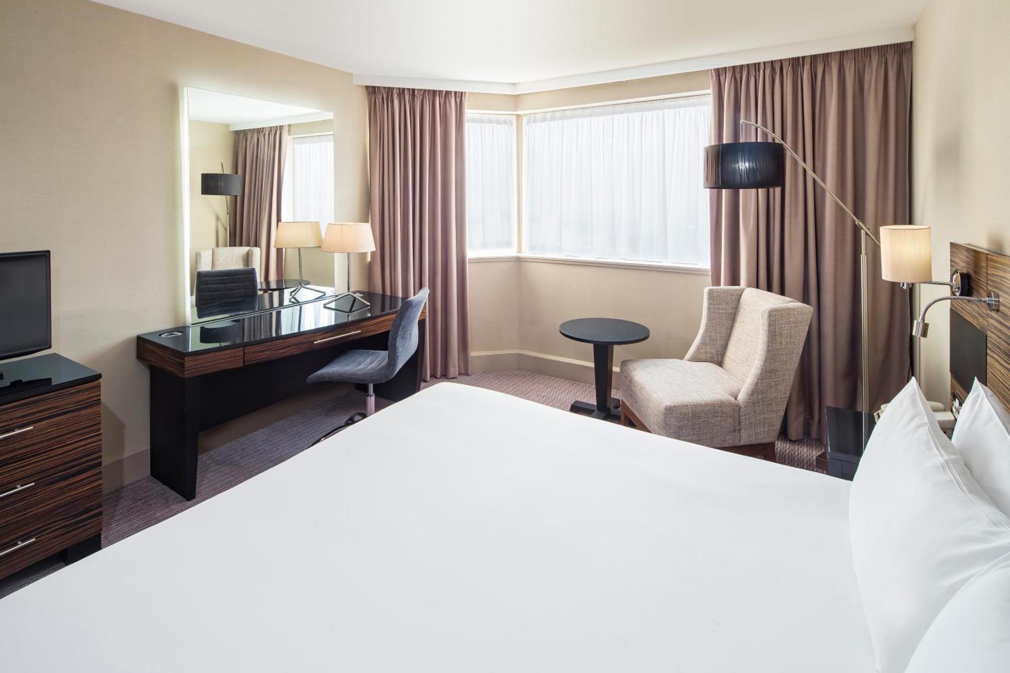 1 Super King Bed Premium Lounge Access