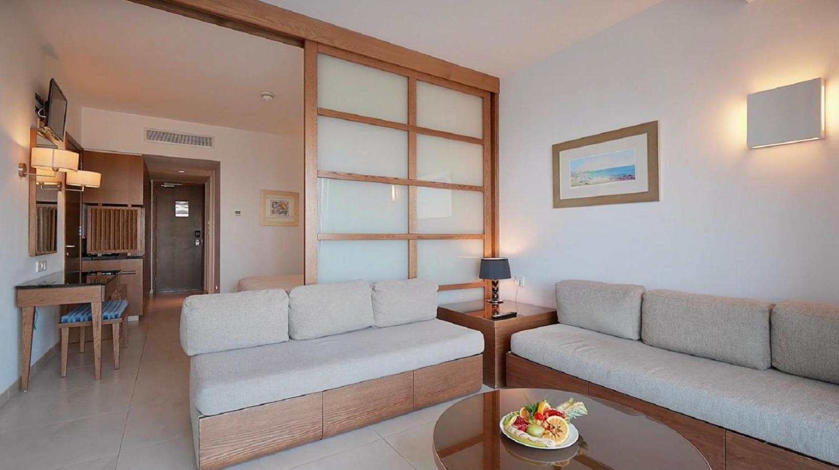 Junior Suite Inland View