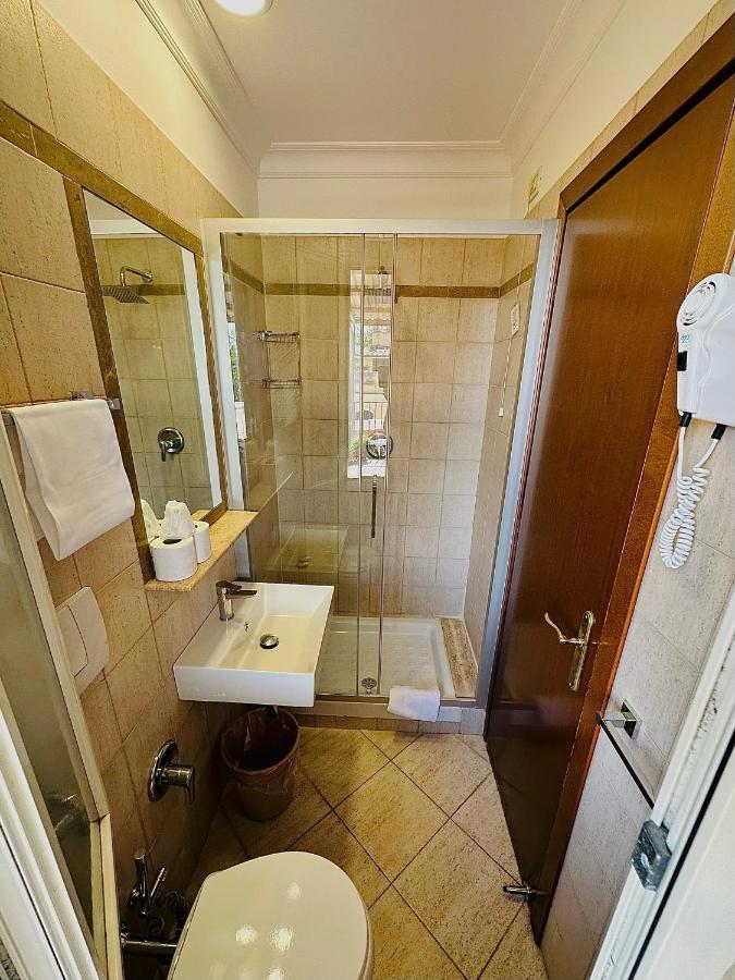Triple Room,1395192371:JPEG