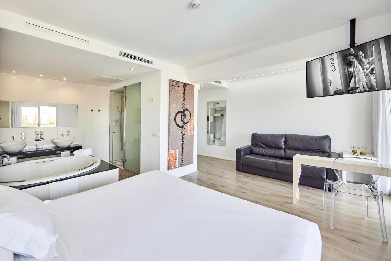 Suite Junior con vistas a la piscina