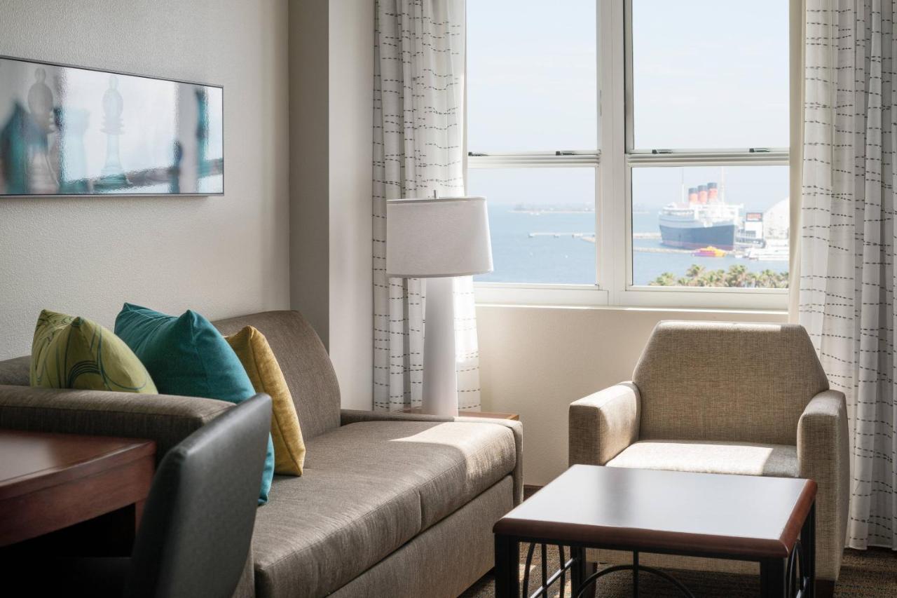 Estudio con vistas al mar con cama extragrande y sofá cama