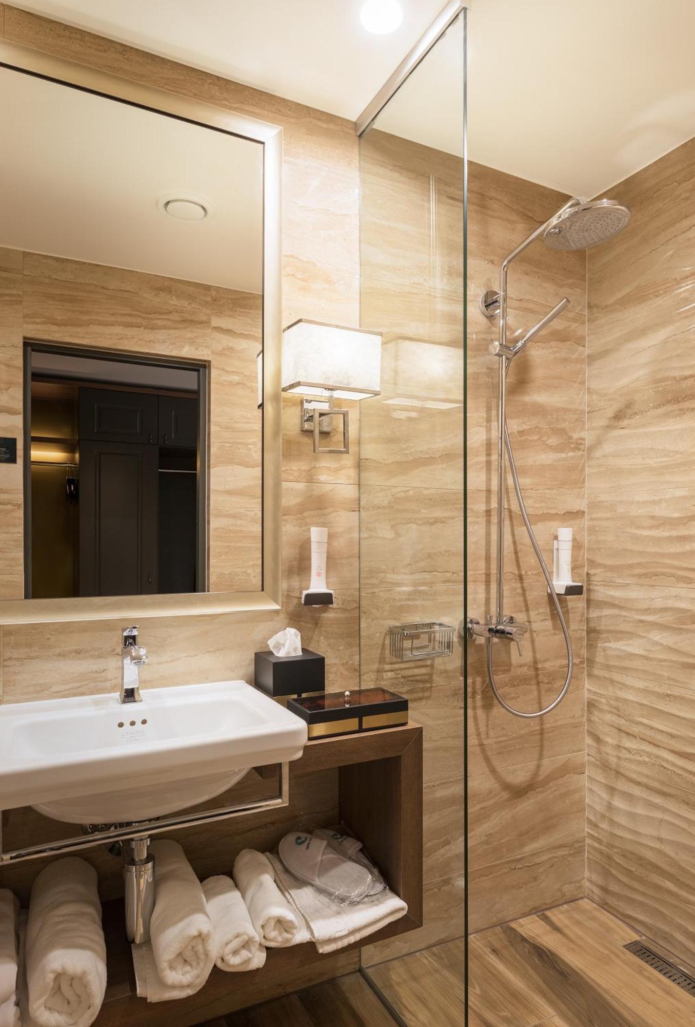 Superior Room with access to the V Spa water and sauna area,1501165204:JPEG