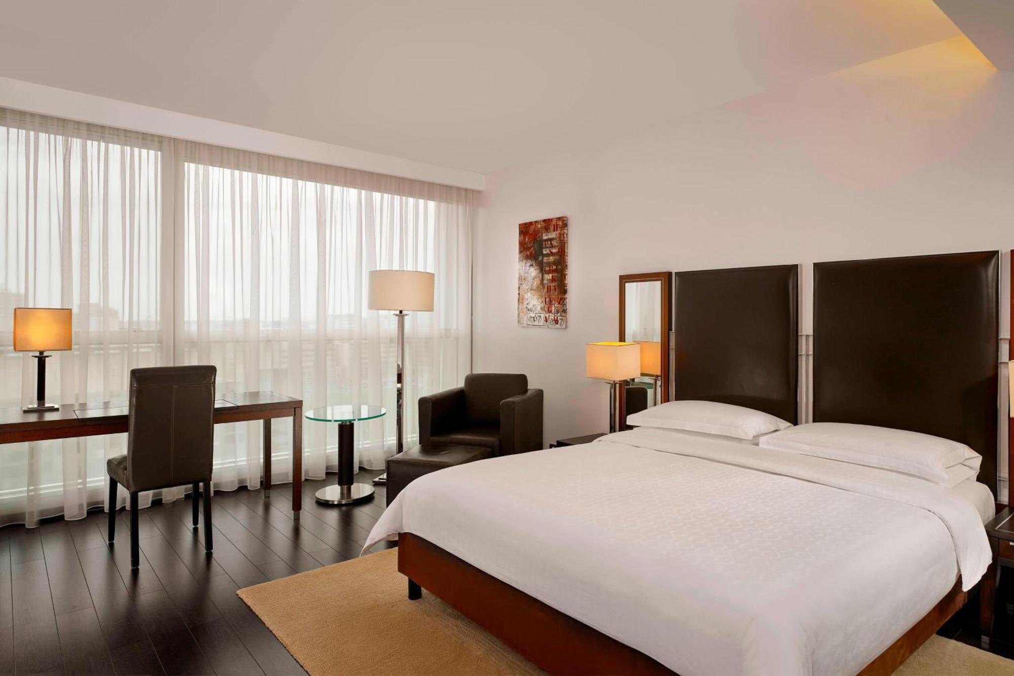 Deluxe, Guest room, 1 Queen,1516453027:JPEG