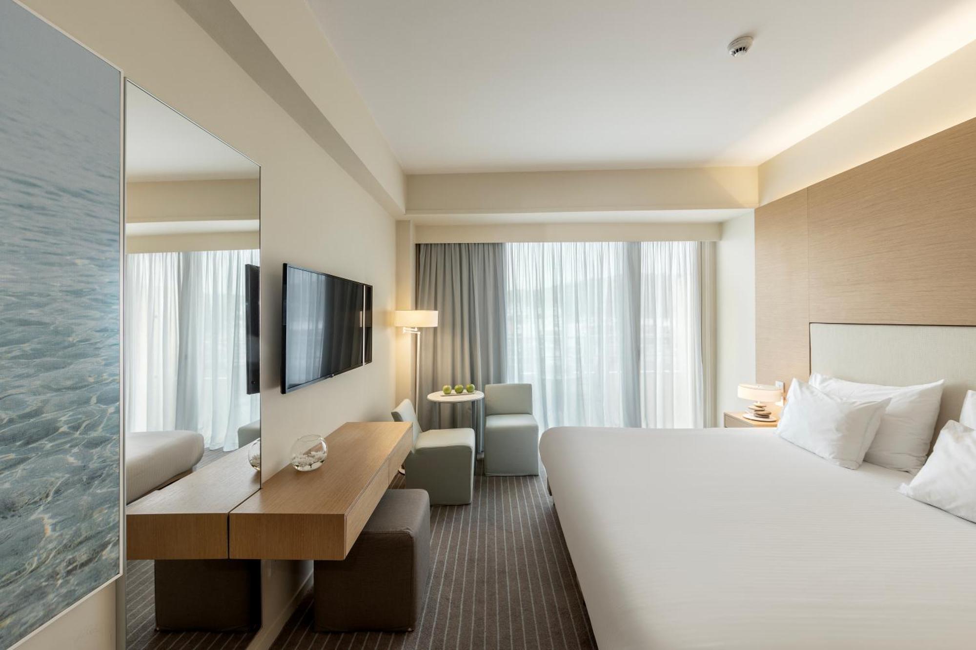 Double or Twin Room Side Sea View