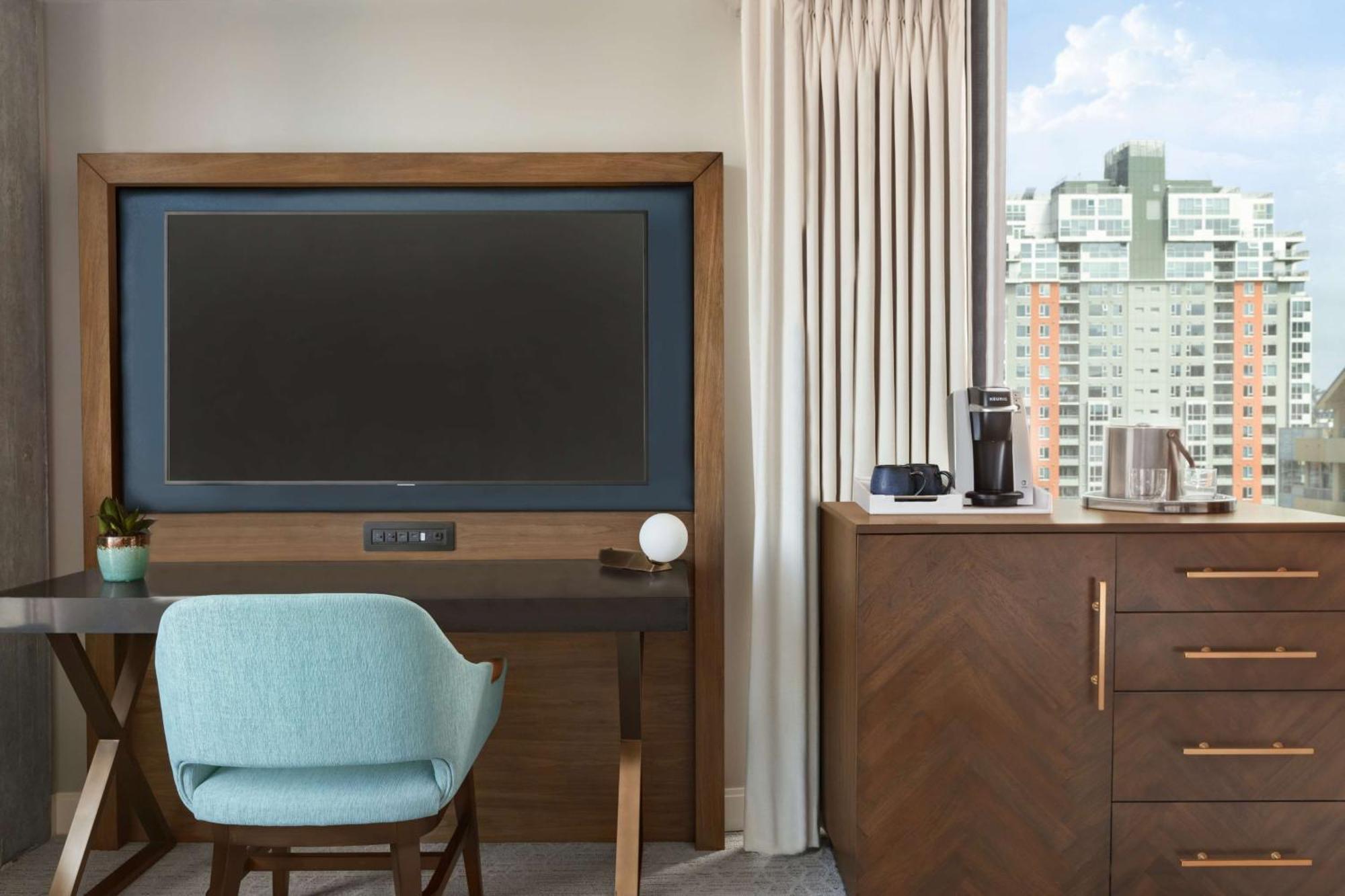 Habitación con cama extragrande y vistas a la ciudad - Adaptada para personas con discapacidad auditiva