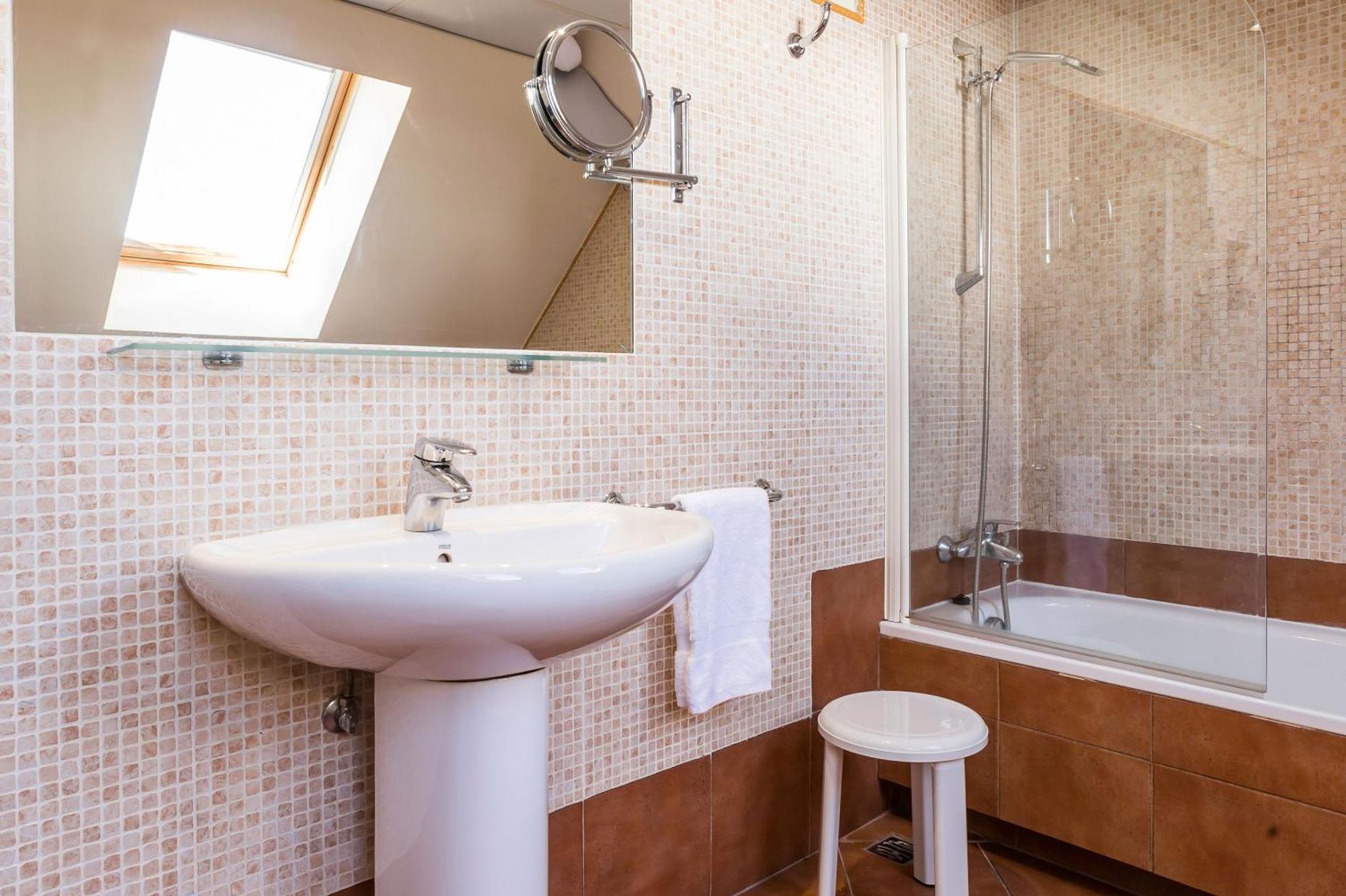 Standard Triple Room,1558802638:JPEG