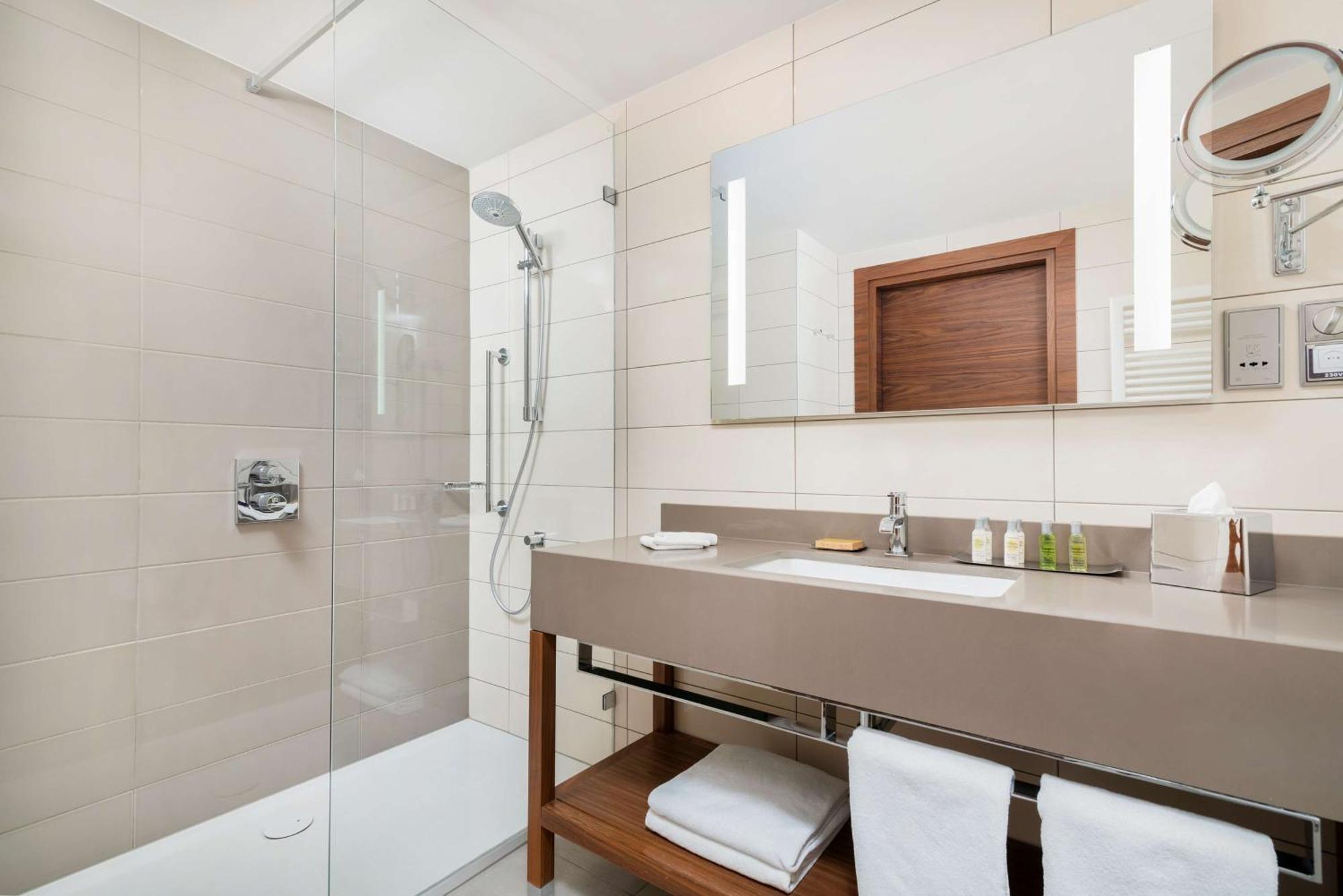 Habitación con cama extragrande