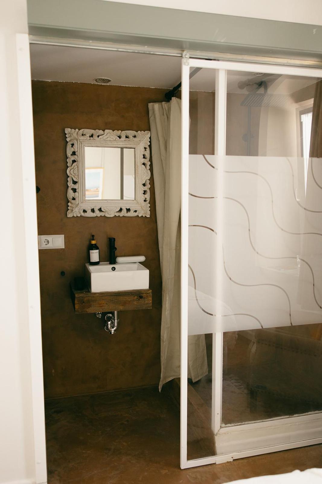 Double Room Private Bathroom