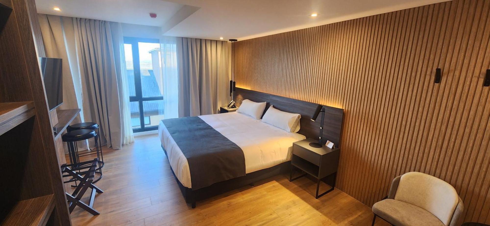 Executive Suite,1607742647:JPEG