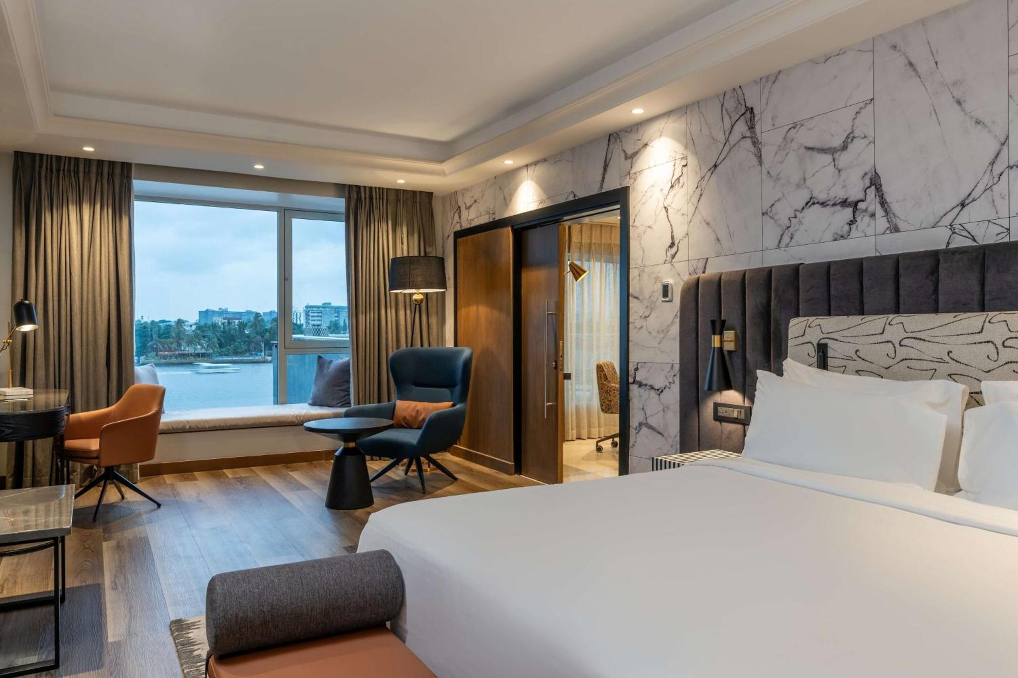 Suite Presidencial con vistas a la laguna y acceso al salón