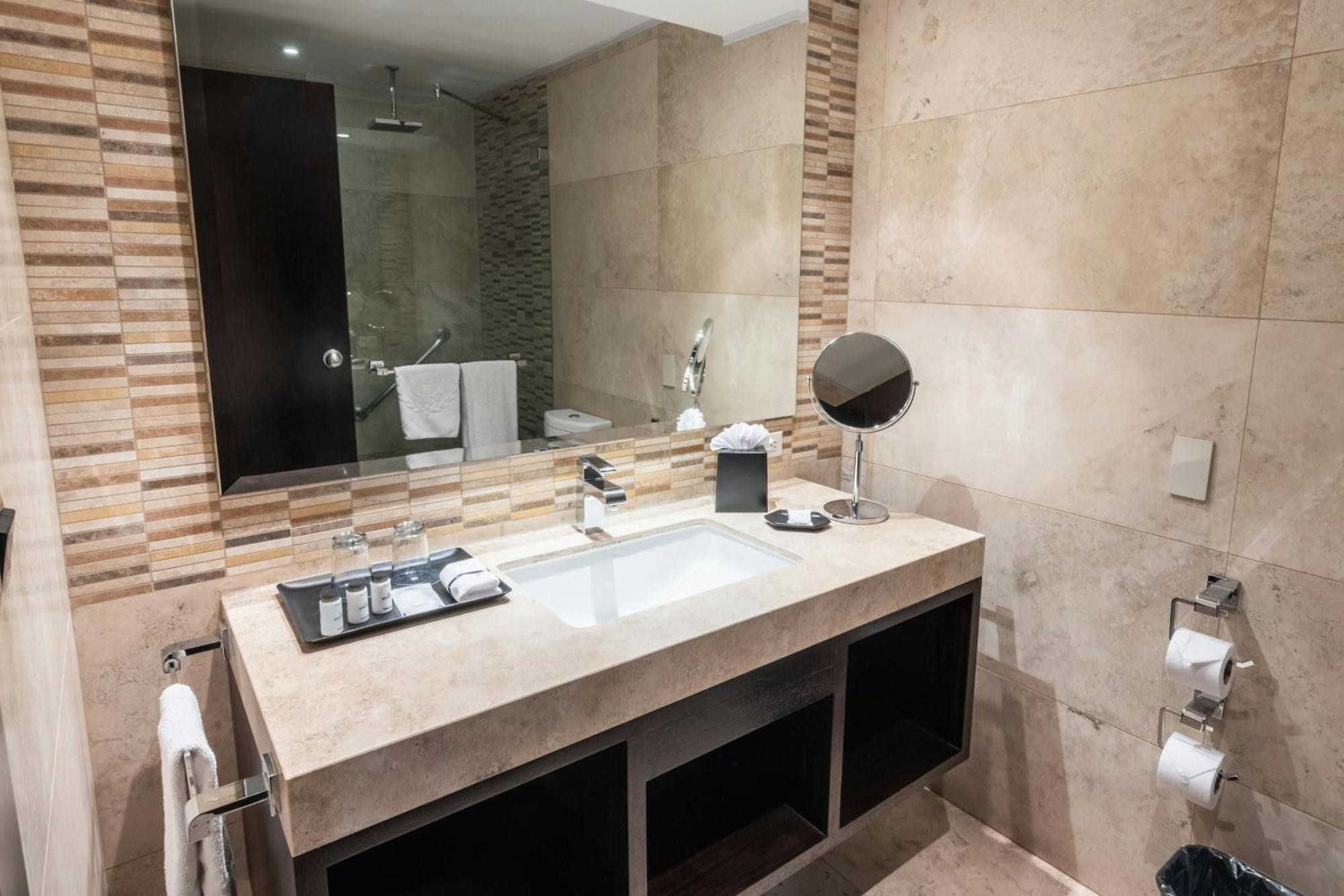 Habitación Doble con ducha a ras de suelo - Adaptada para personas con discapacidad - 2 camas dobles