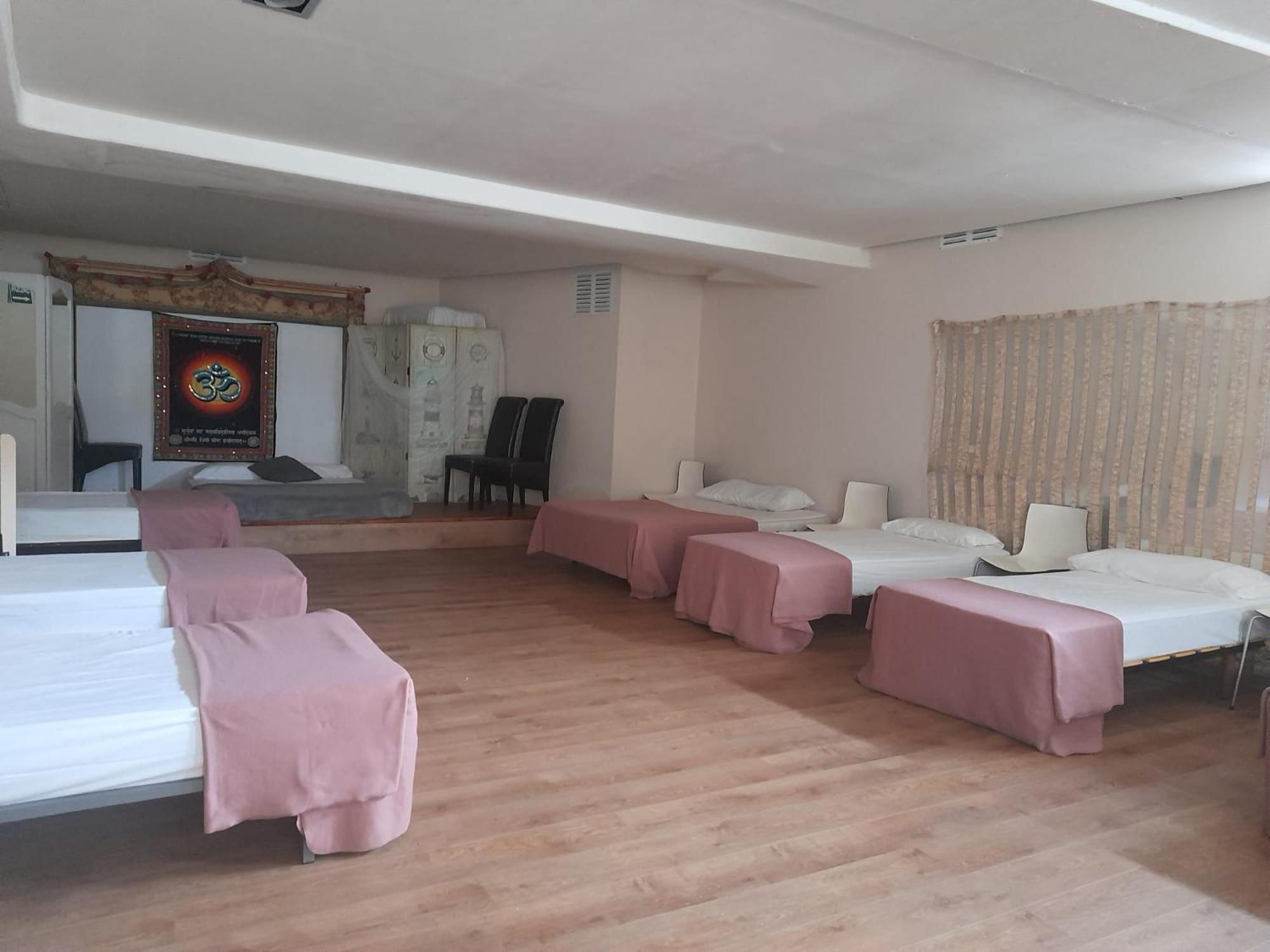 Cama individual en habitación compartida