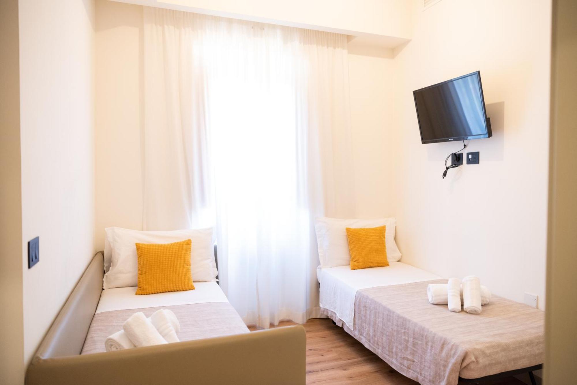 Habitación con cama extragrande.