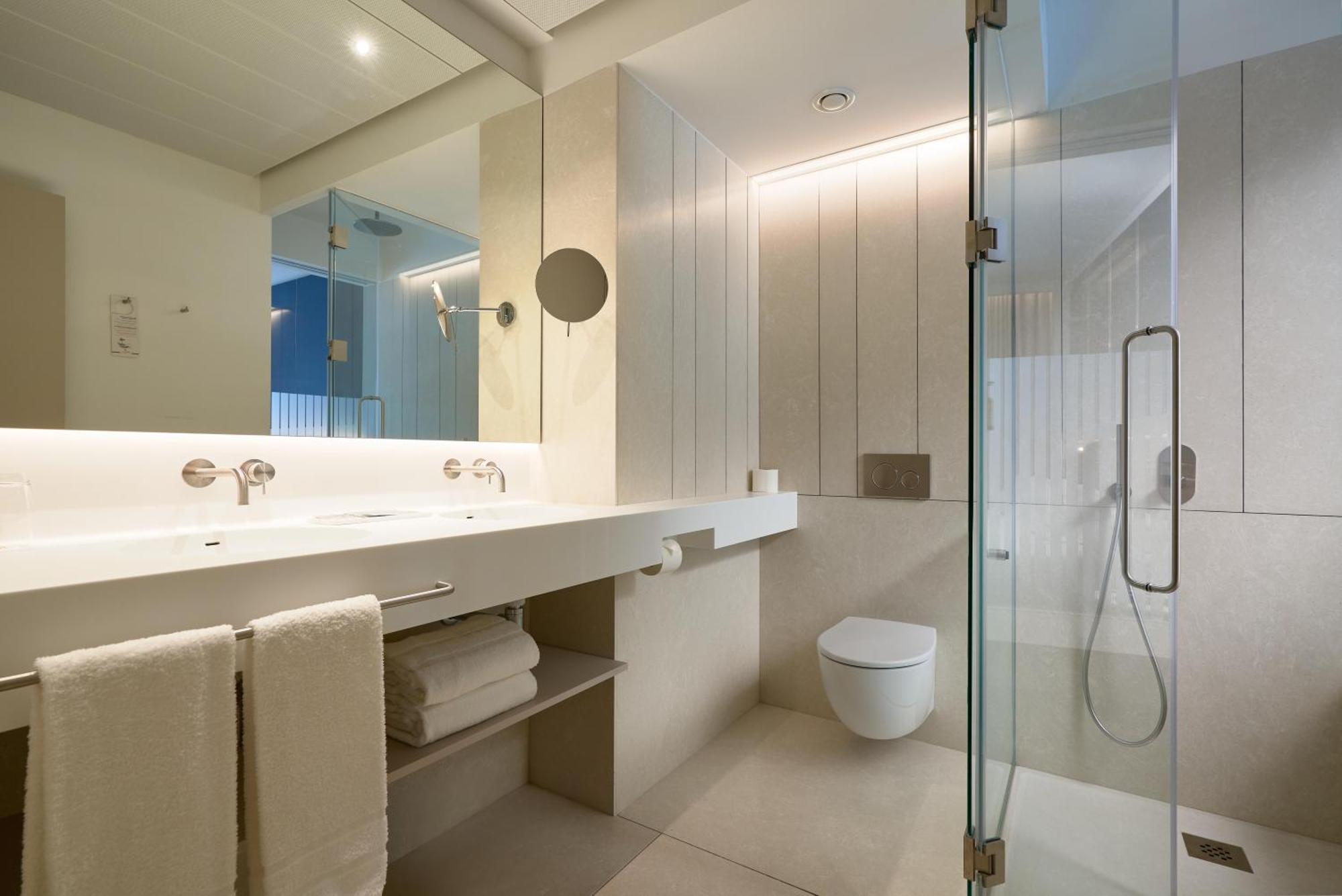Deluxe Double Room with Balcony,1662975783:JPEG