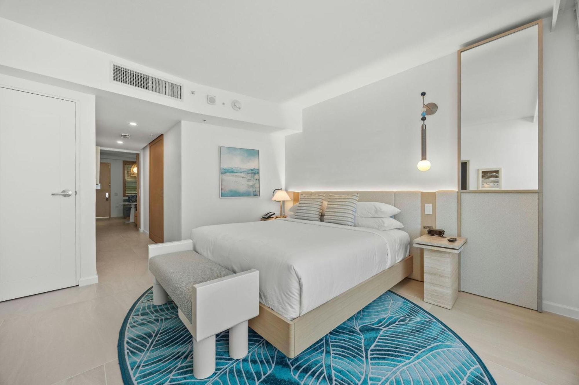 One-Bedroom Deluxe King Suite Sofa Bed City View