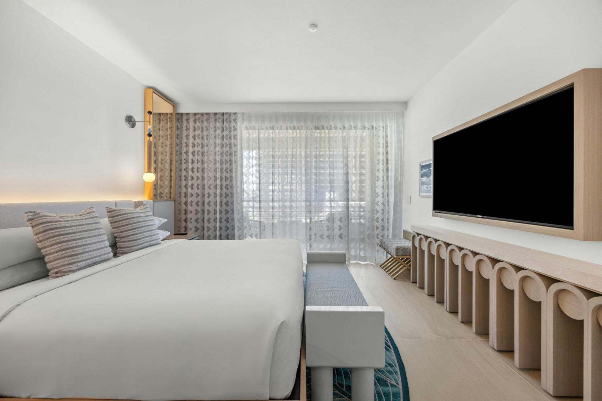 King Room City View Corner Room Balcony