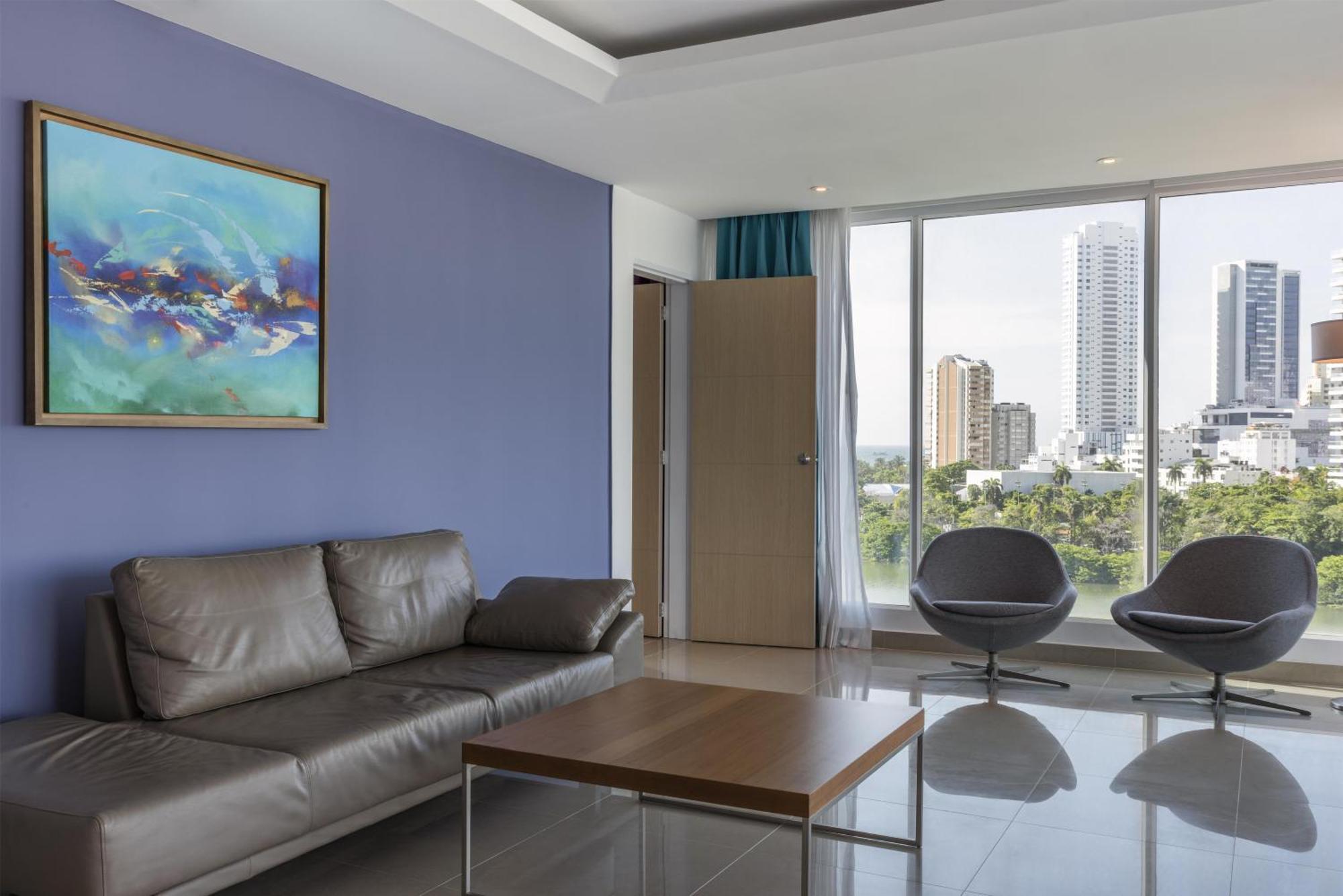 Suite Doble con salón y vistas a la ciudad - 2 camas grandes