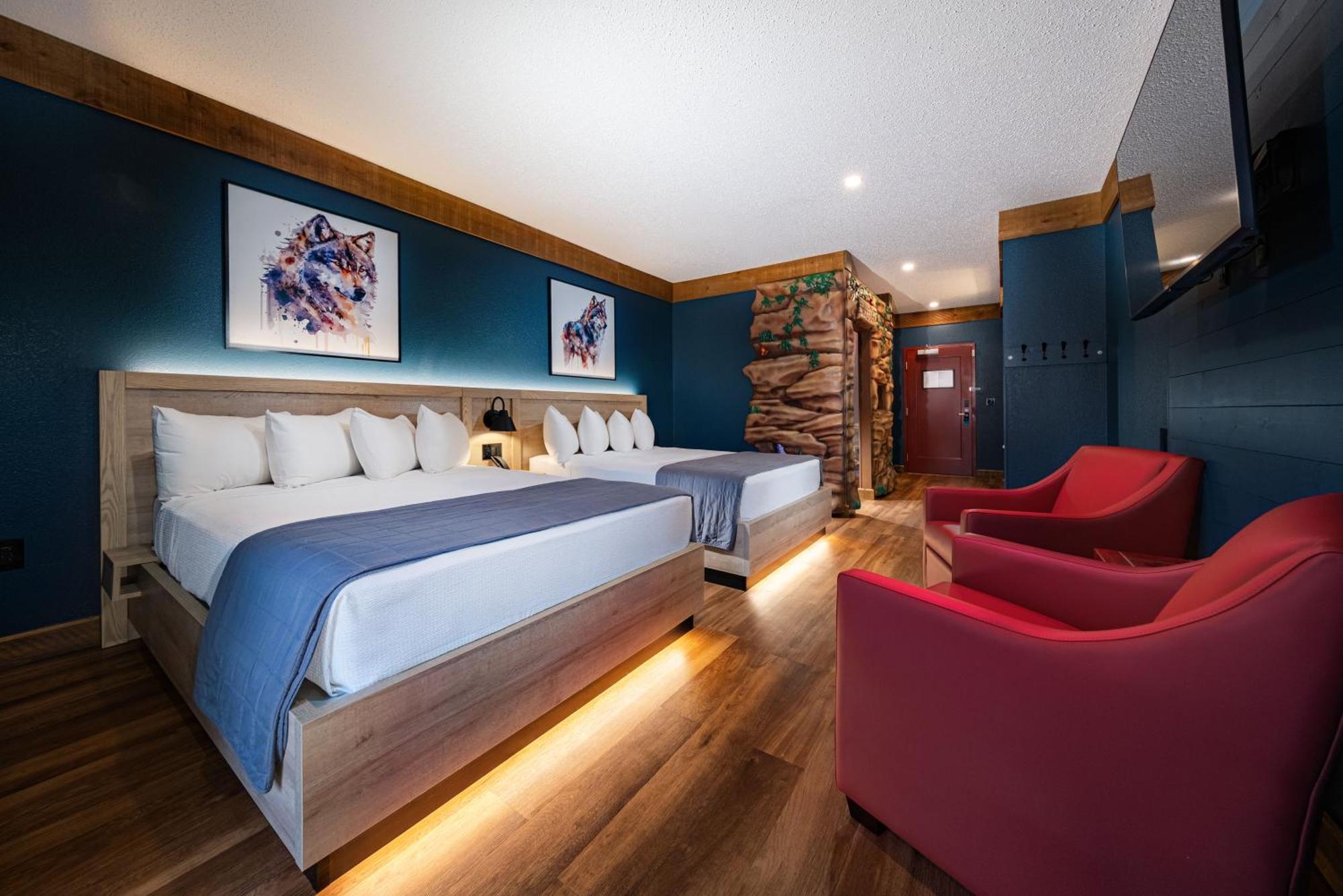Deluxe Wolf Den Suite