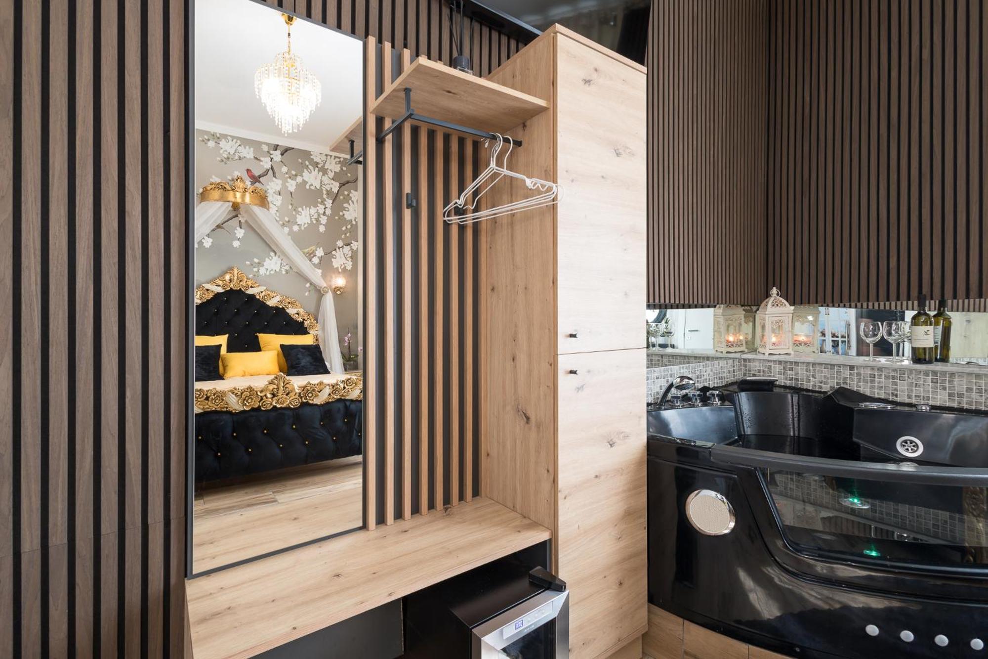 Deluxe Double Room Bath
