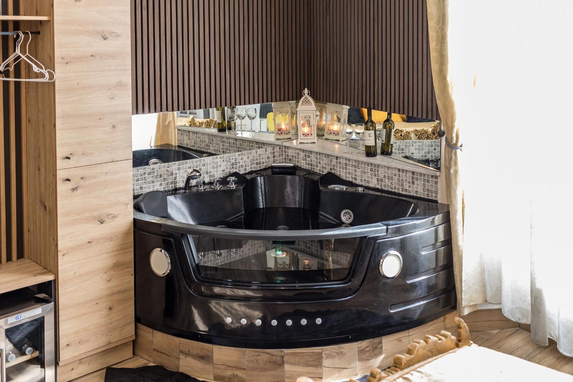 Deluxe Double Room Bath