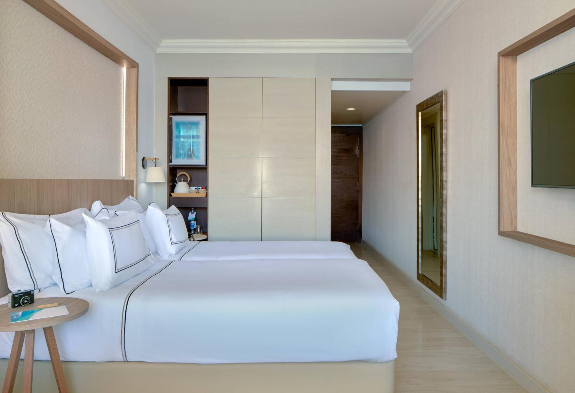 Twin Room Frontal Sea View