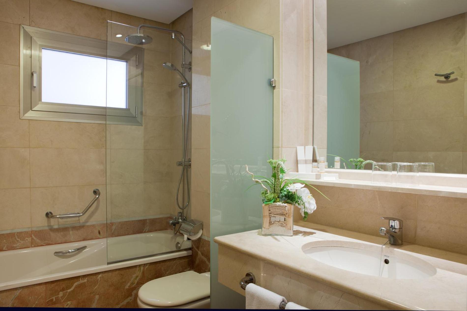 Habitación Doble con cama supletoria (3 adultos)