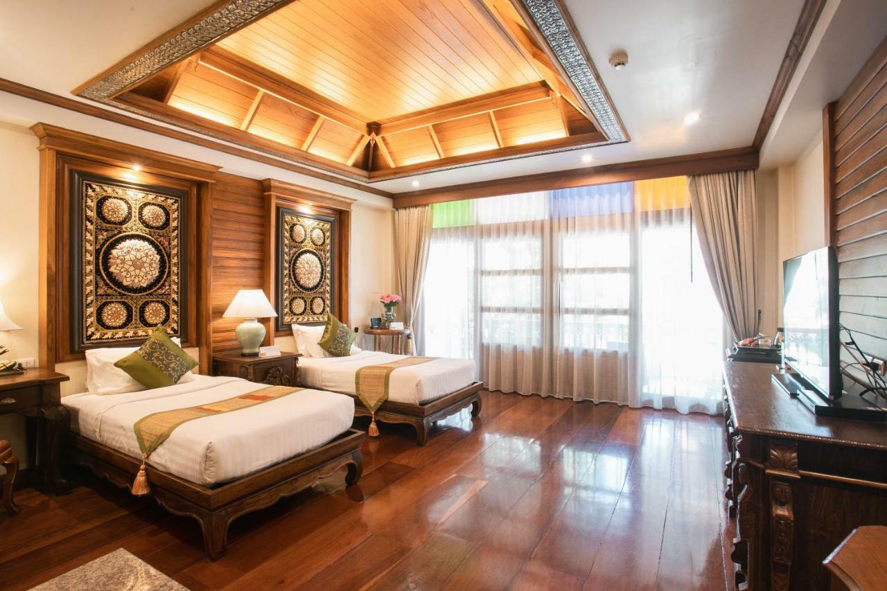 Habitación de lujo con bañera de hidromasaje y balcón privado - 2 camas
