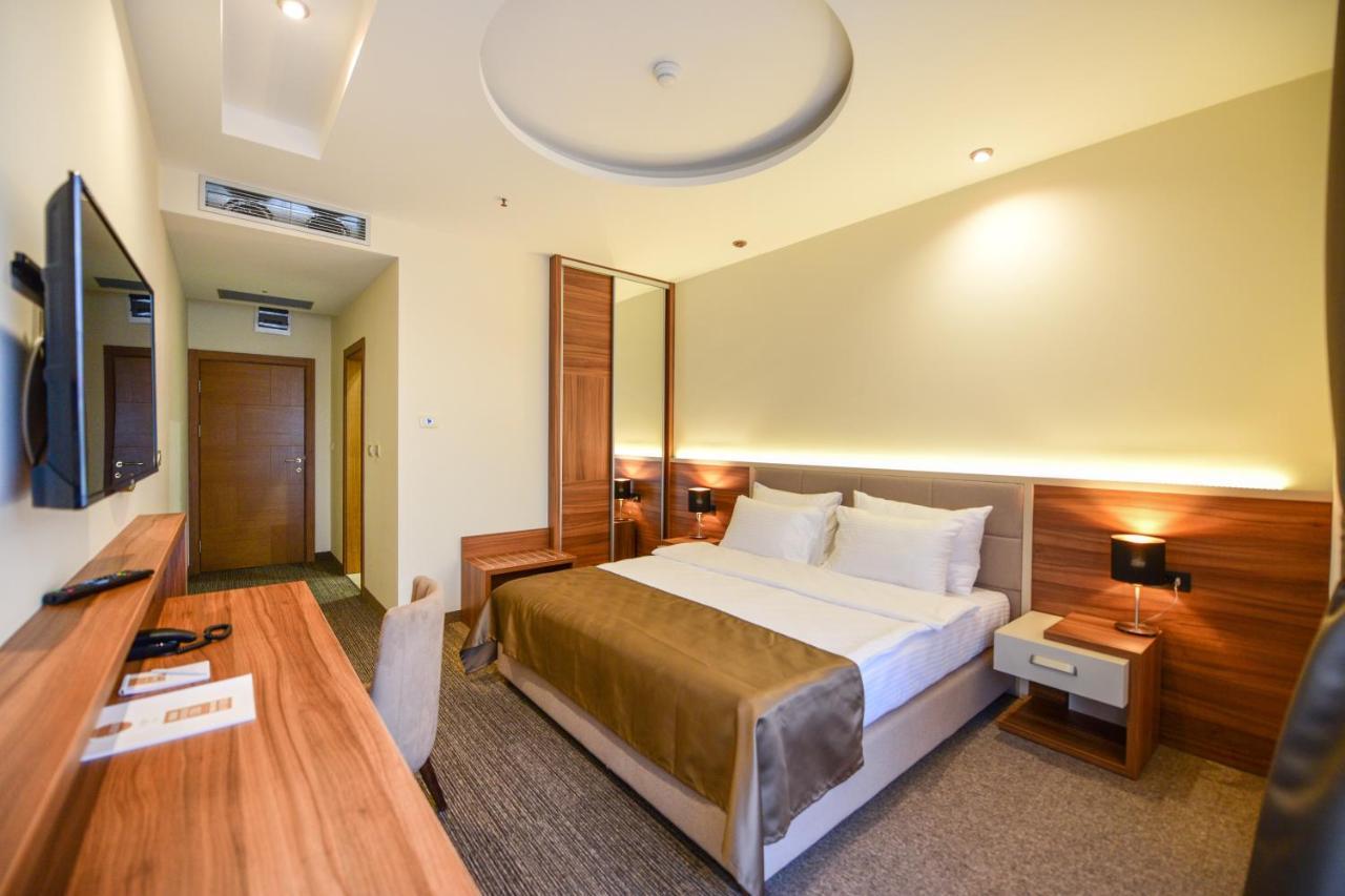 Standard Queen Room