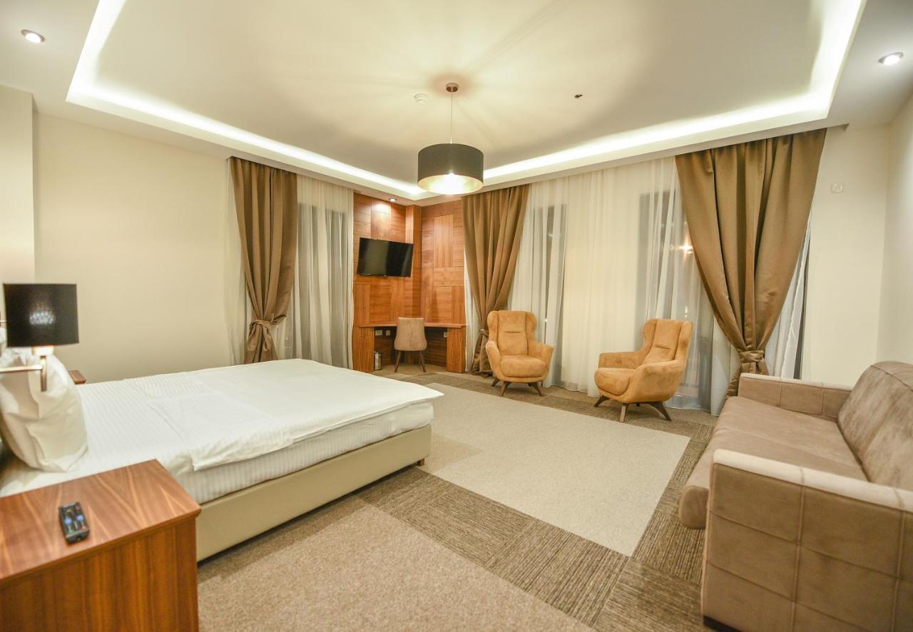 Standard Queen Room
