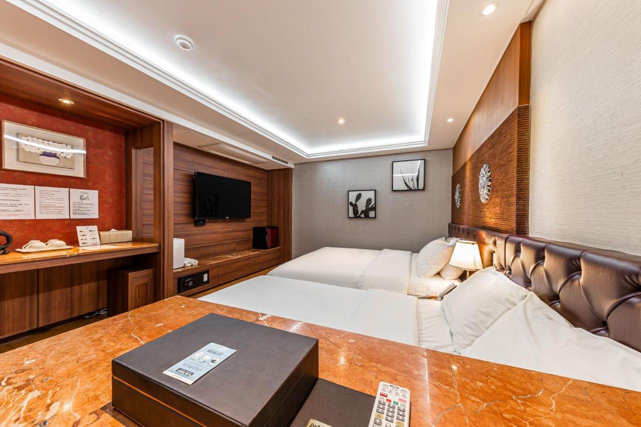 Superior Family Room Breakfast Included