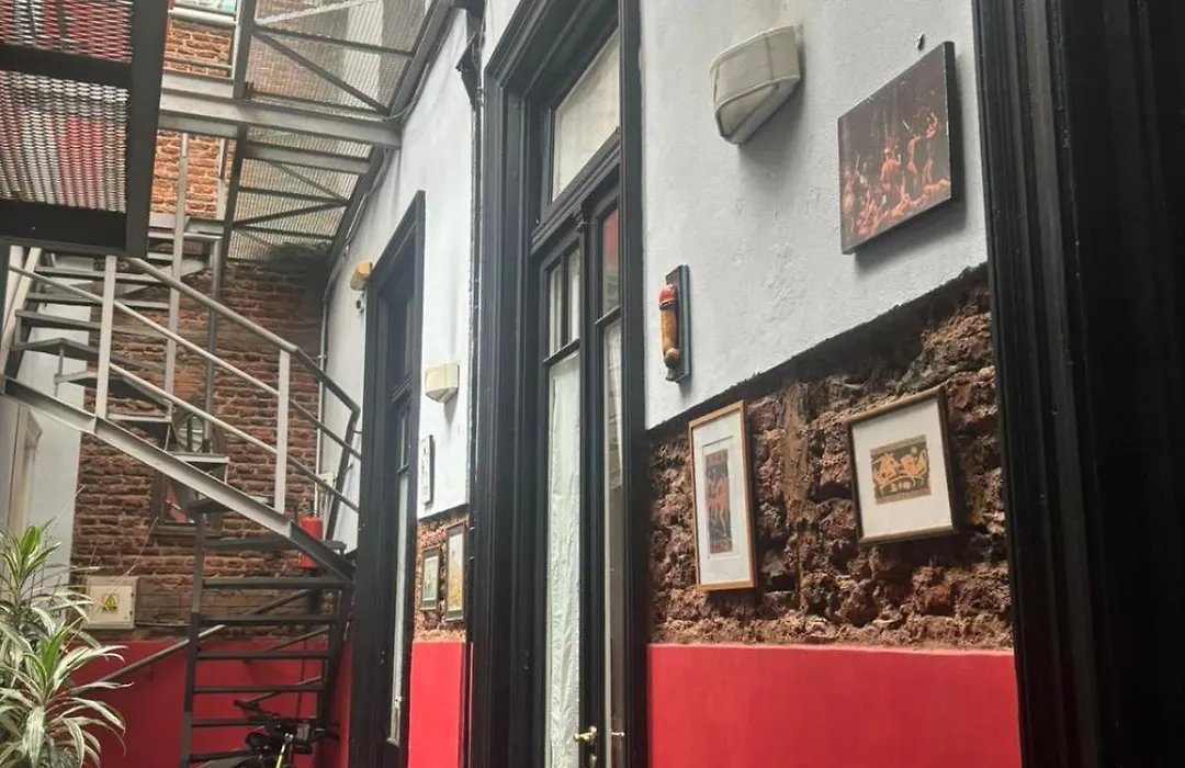 Lgy Bed & Breakfast Only Men-Solo Hombres-1