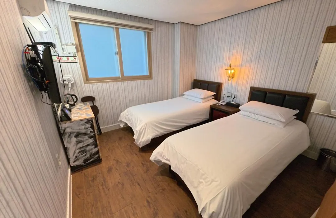 Friendly Dh Naissance Hotel By Mindrum Group-1