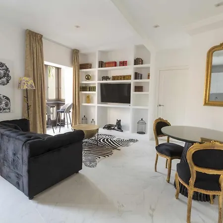 The Clock House - Luxury Urban Suites-2