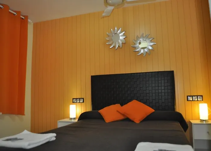  Hostal Emporda