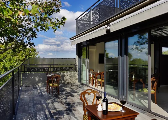 718 Rufino Petit Hotel