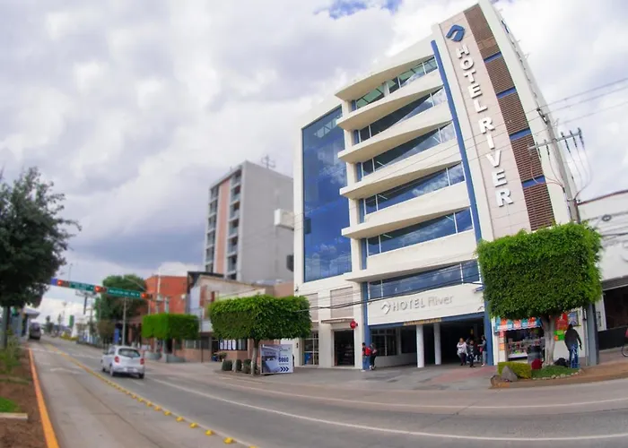 Hotel barato: Hotel River Poliforum