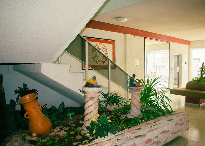 Del Sol &Apartments