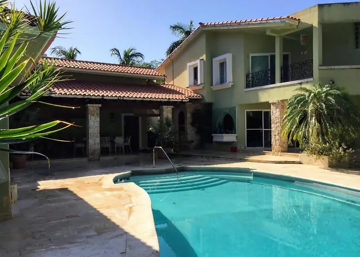 Casa Beard, Spacious Guest House With High Speed Wifi & Pool.