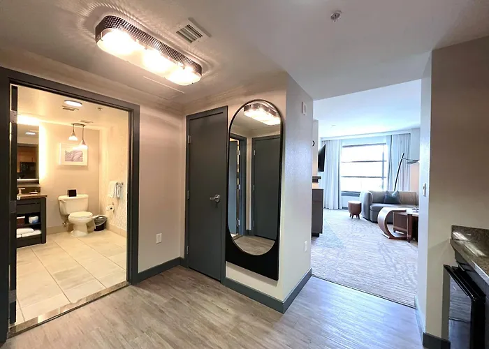 Luxury 2 Bedroom Penthouse With Stunning Views!
