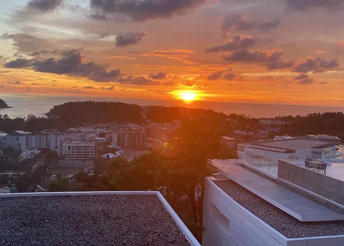Kata Beach Theview Luxurious Condonomium