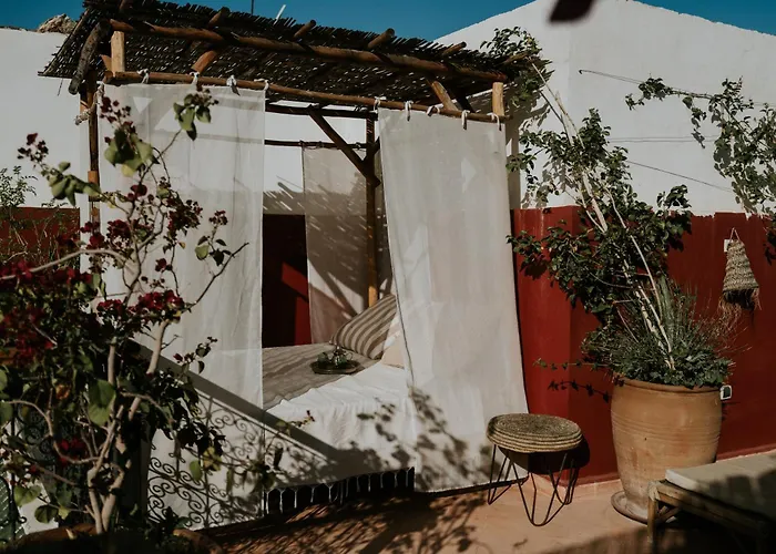  Riad Nanou - Private Riad With Pool & Rooftop