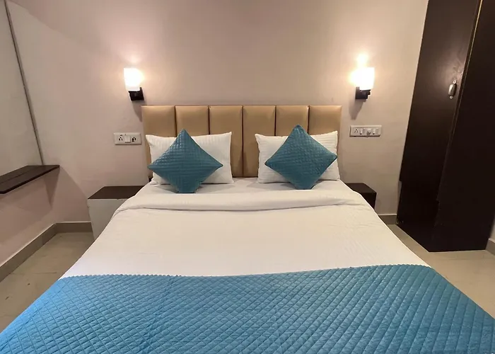 Classy Stay Log Inn Plaza Near Eon It Park Rooms Banquet Restaurant & Bar