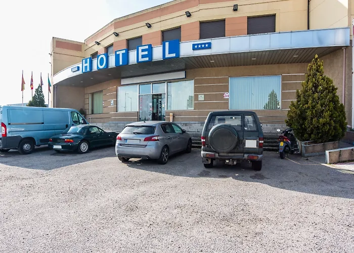 Hotel con piscina: Emperatriz III